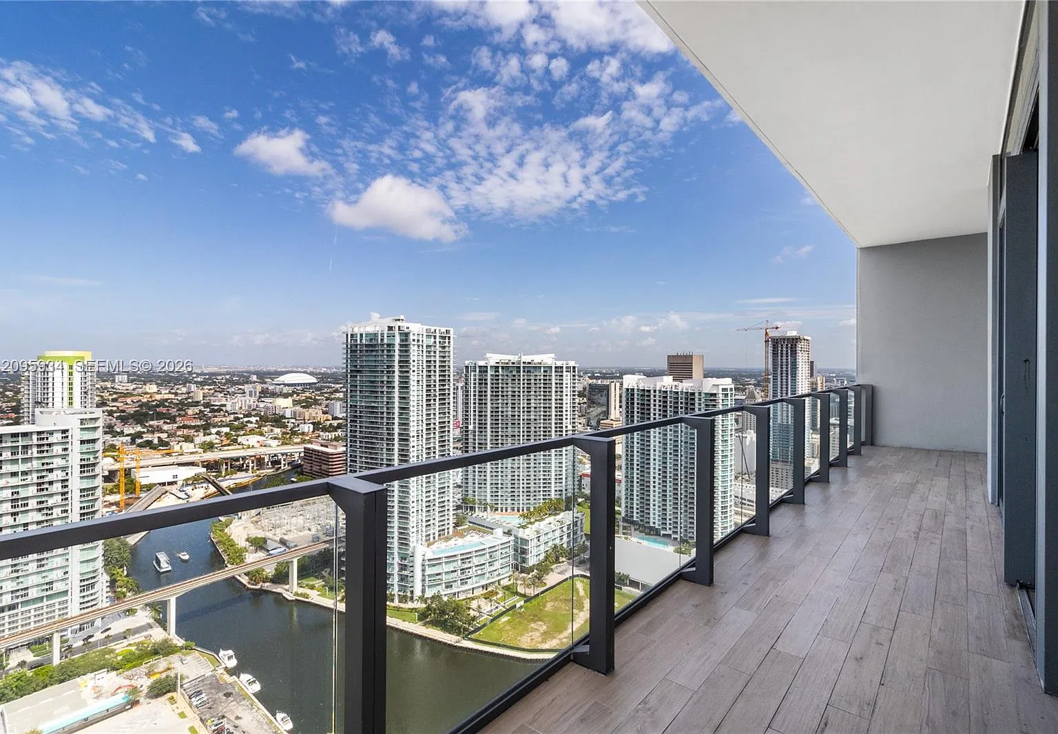 Reach Condo — Photo 2