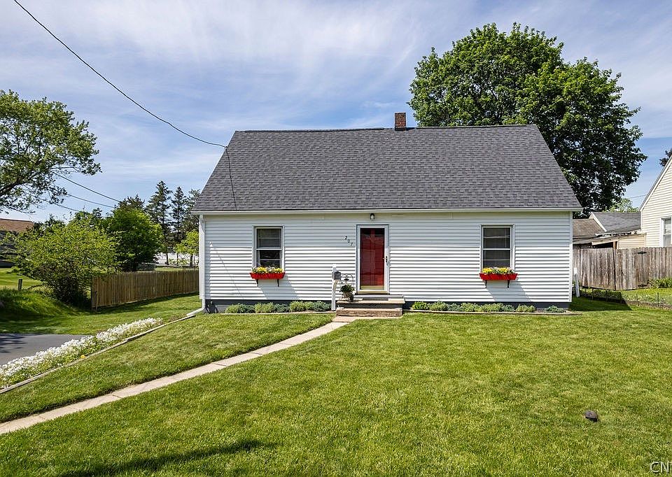 1st image of 207 E Roswell Ave