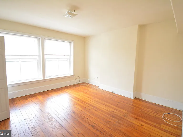444 W Queen Ln #2 — Photo 1