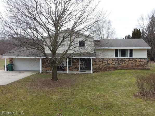 3900 Oakwood Rd, Ortonville, MI 48462