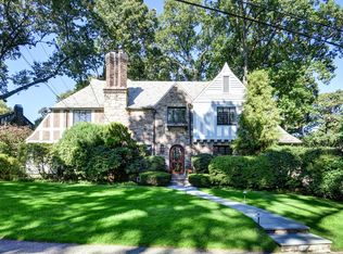 10 Rochelle Rd, Larchmont, NY 10538