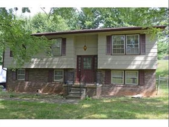 2nd image of 1933 Lone Oak Rd