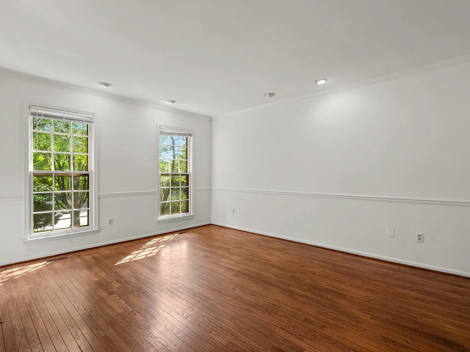 3 bed, 2263 sqft, $3,900 — Photo 4