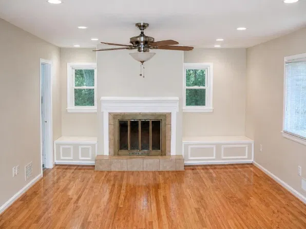621 Blackstone Ter NW, Vienna, VA 22180