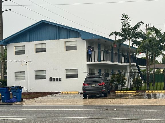 3rd image of 201 W Blue Heron Blvd