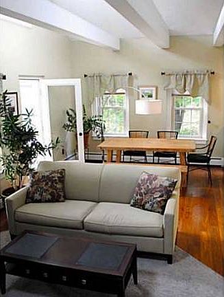Interior w/furnishings