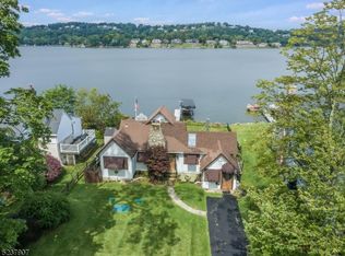 16 Oak Pkwy, Sparta, NJ 07871