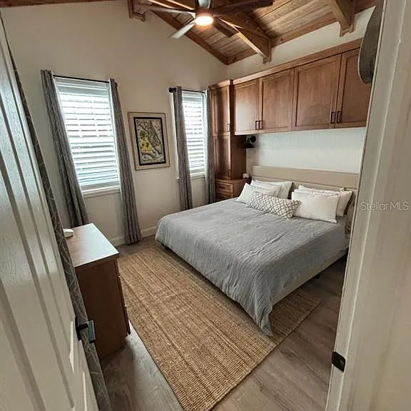 525 Lexington St — Photo 15