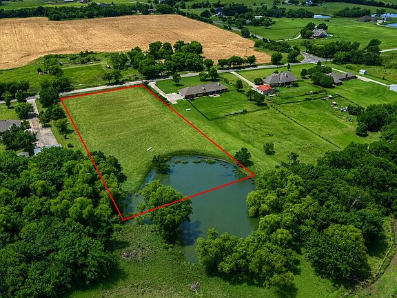 4th image of 900 Hodgins Rd