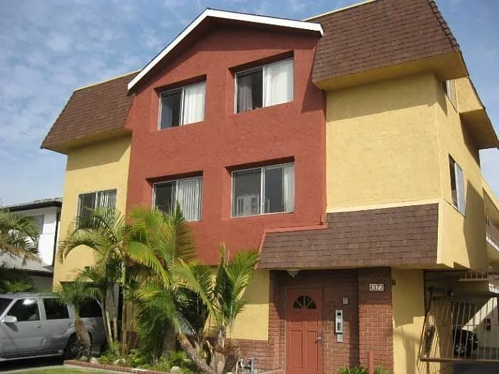 2 bed, 850 sqft, $2,250 — Photo 1