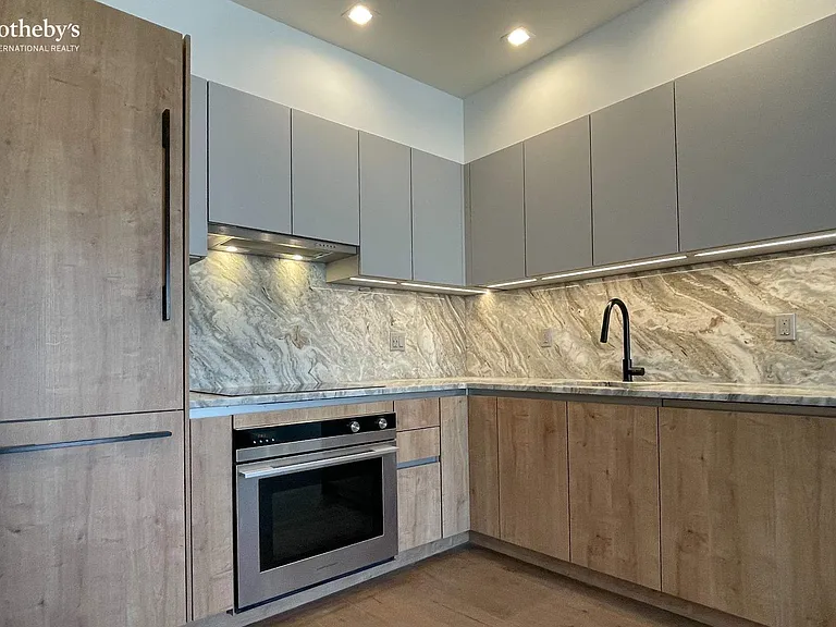 44 Box St #4B — Photo 4