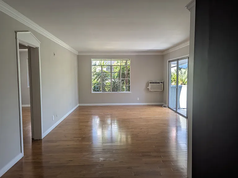 1323 N Olive Dr — Photo 68