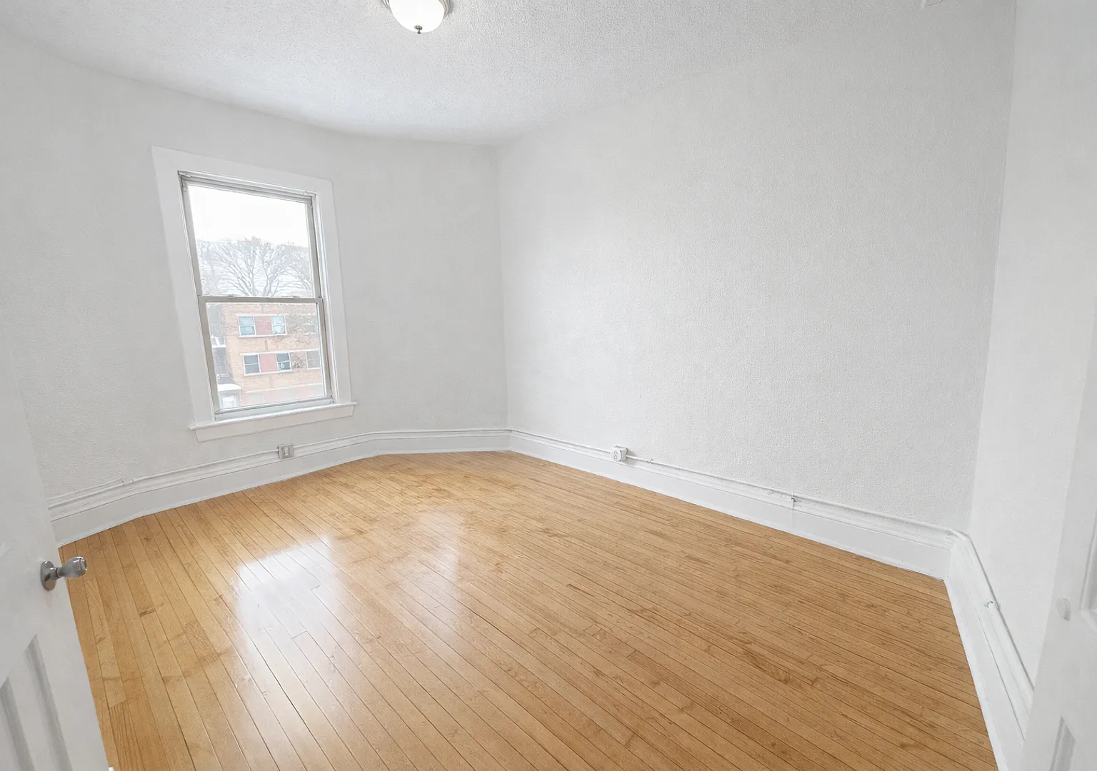 812 4th St SE — Photo 3