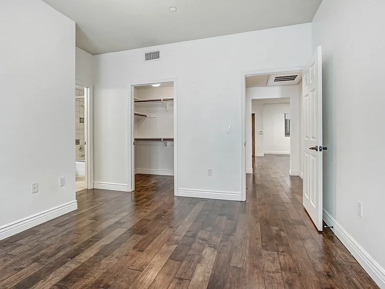 4410 Sepulveda Apartments — Photo 73