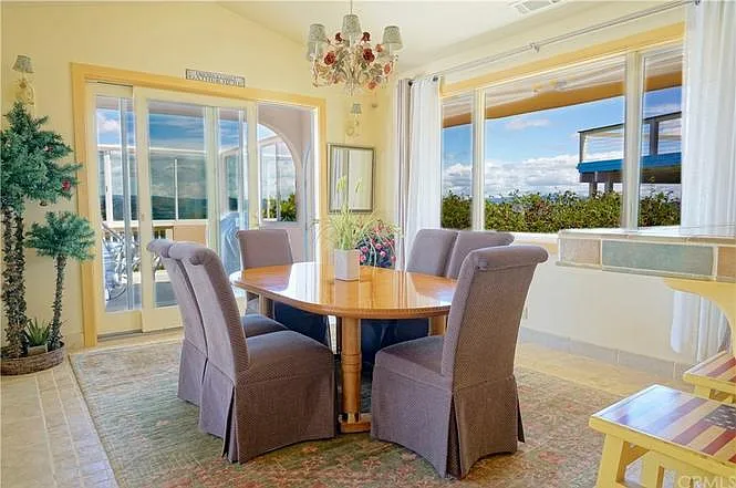 Formal dining room