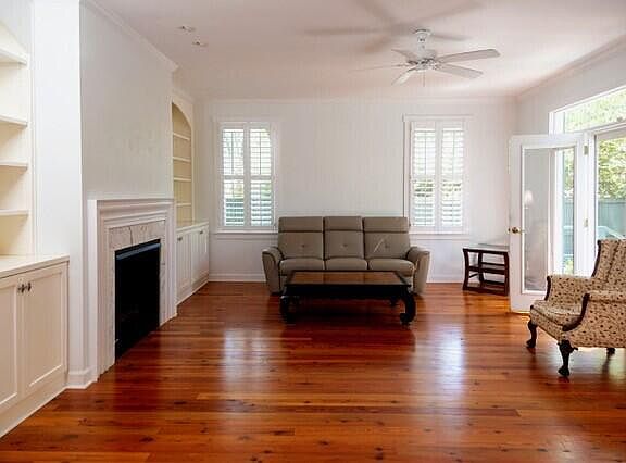 4th image of 622 Venning St