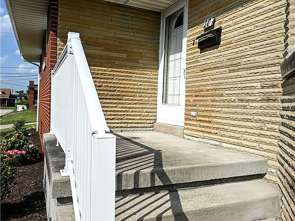 5th image of 207 Vernon St