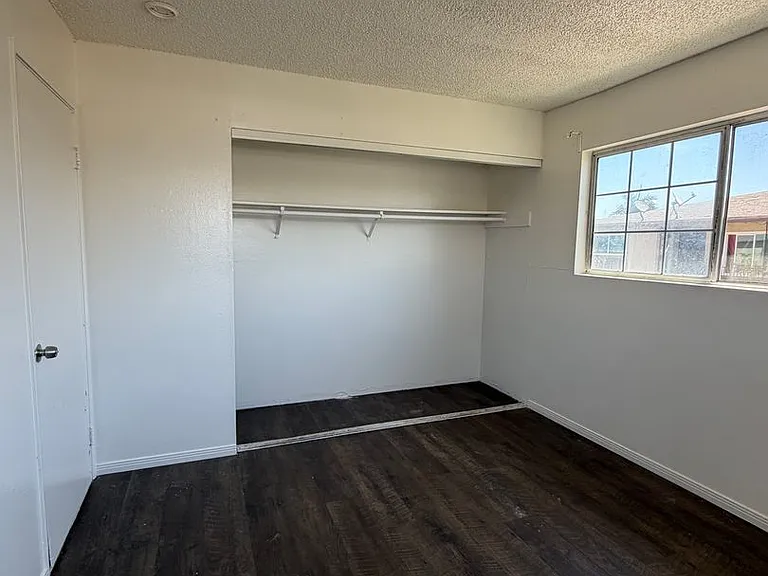7782 Mandrell Dr — Photo 13