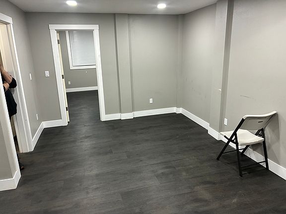 5th image of 2400 Lincoln Ave APT 1