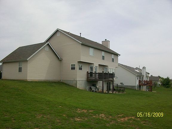 Walk-out basement, deck off of kitchen