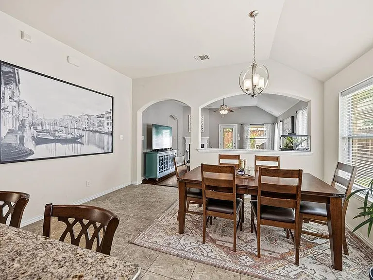 2660 Frances Ln — Photo 9