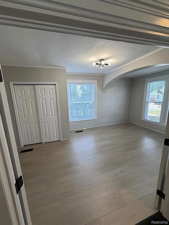 4 bed, 2.0 bath, 2026 sqft, $3,295 — Photo 4