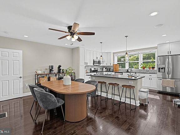 3rd image of 700 Livezey Ln