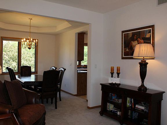 5th image of 614 Poe Ave
