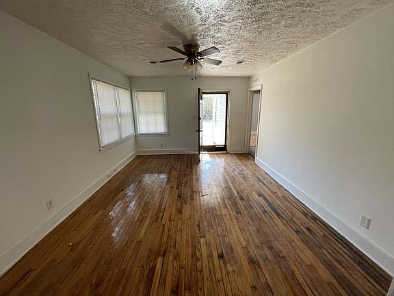 2nd image of 610 S Sycamore St