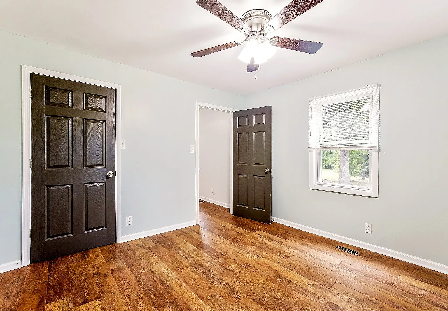 3 bed, 2.0 bath, 1176 sqft, $1,250 — Photo 1