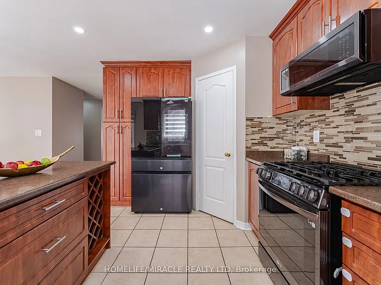 41 Beachpoint Blvd #UPPER — Photo 16