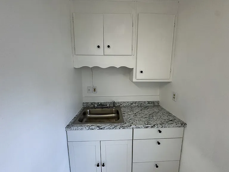 512 Johnson St #B — Photo 6