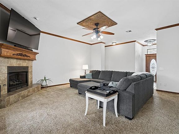 4th image of 9932 SW 35th St