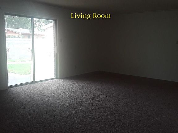4th image of 210 Texas Dr