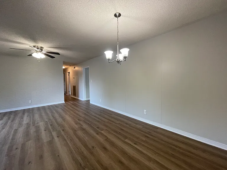 421 E Lakeside Dr — Photo 9