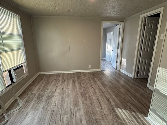 4th image of 2534 Tarlton Street