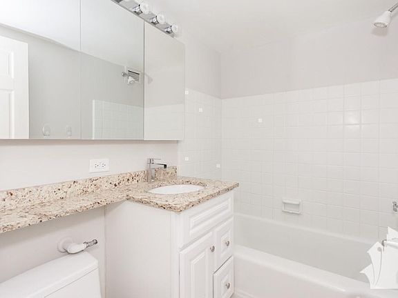 5th image of 446 W Wellington Ave #2C