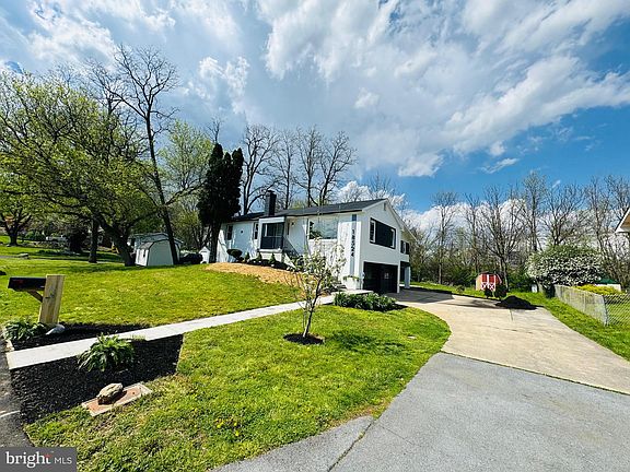 2nd image of 18524 Sherbrooke Dr