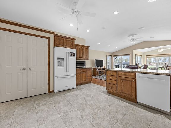 4th image of 23932 Basham Ln