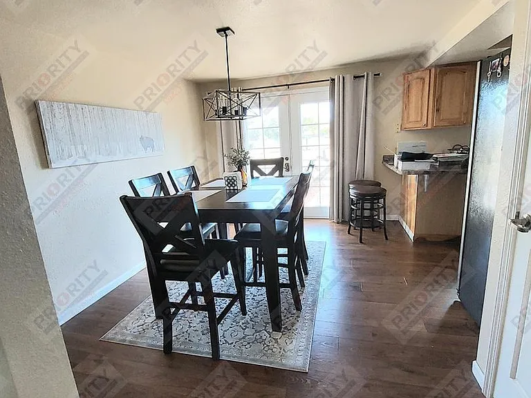 505 Highridge Ct — Photo 4