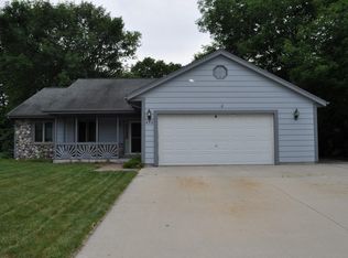 433 Glen View Ln, Slinger, WI 53086