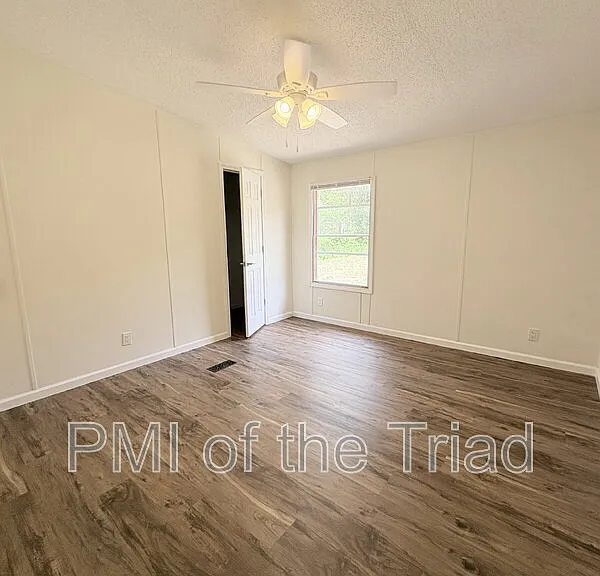 589 Alvis Ln — Photo 15