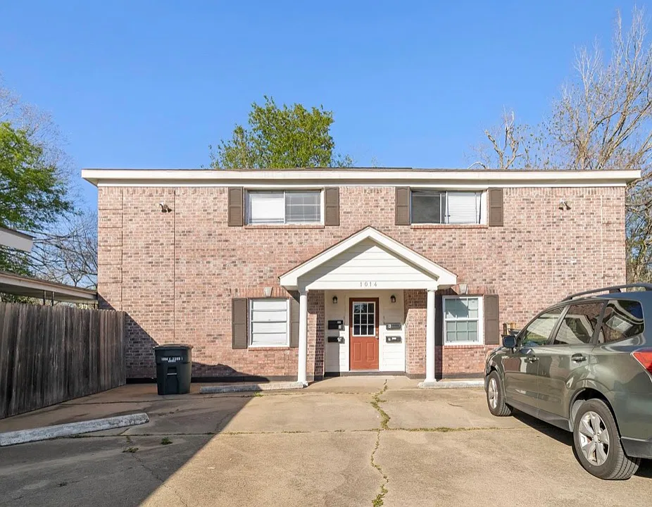 1014 E 23rd St #2