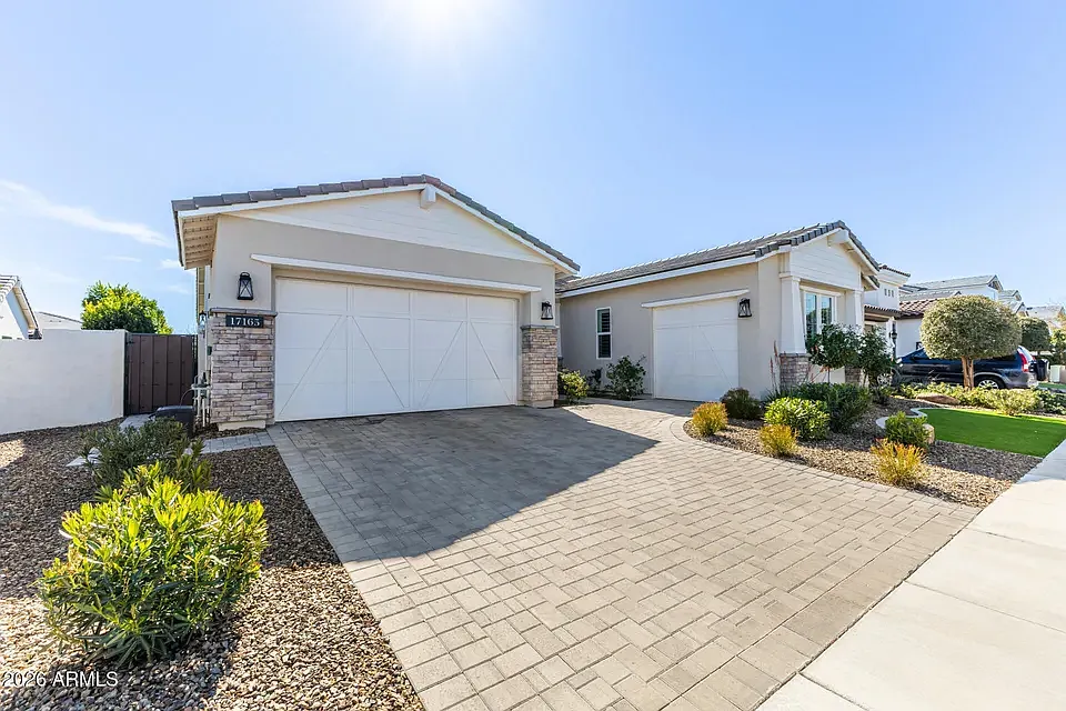 3 bed, 3.5 bath, 2489 sqft, $3,875 — Photo 2