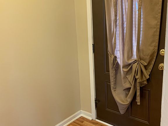 4th image of 501 Cornelia Dr