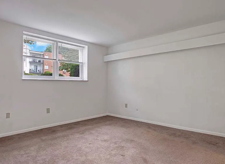 Corliss Apartments — Photo 10