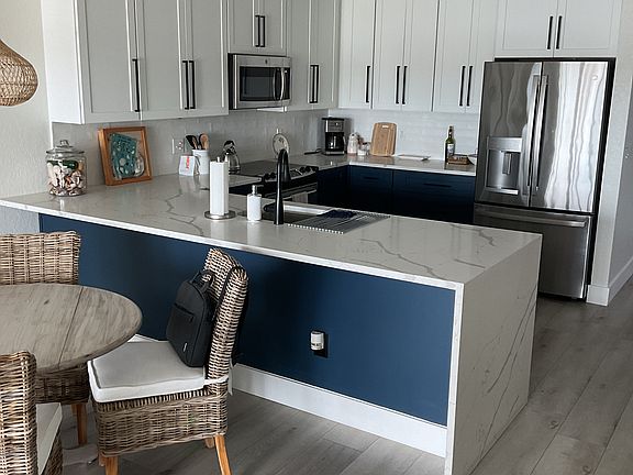 5th image of 1909 S Riverside Dr APT 5