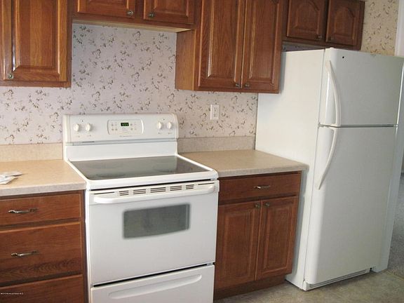 3rd image of 665B Plymouth Dr