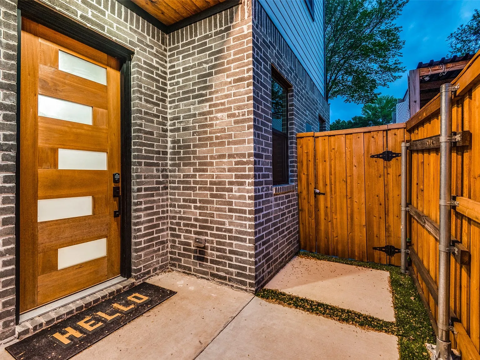 3 bed, 4.0 bath, 2484 sqft, $5,500 — Photo 2