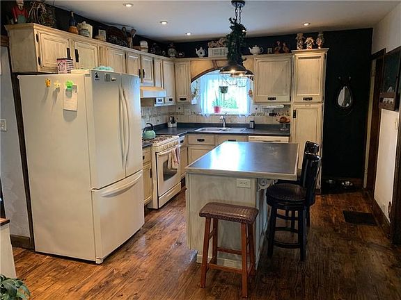 2nd image of 144 Kissinger Ave